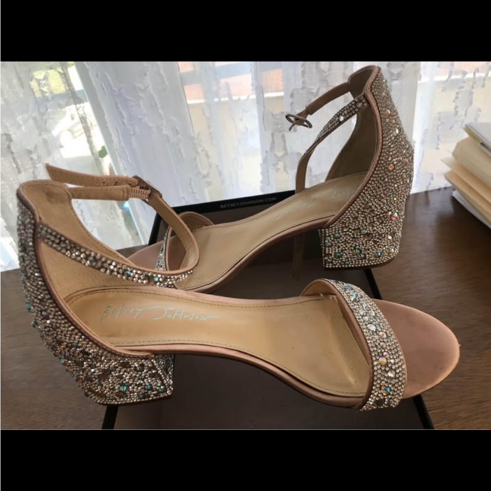 Betsey Johnson size 8 Mari Champagne wedding bridesmaid sparkly shoes. - Picture 2 of 4